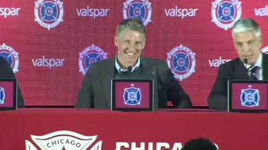 Rep&oacute;rter pergunta se Schweinsteiger espera conquistar a Copa com o&hellip; Chicago Fire (!!!)