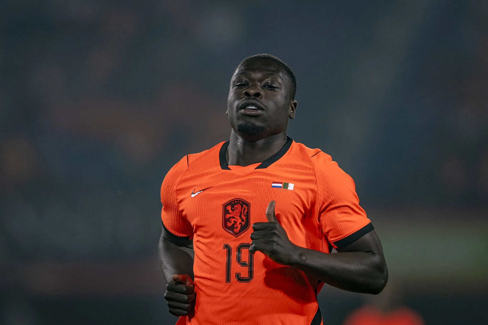 Brian Brobbey em a&ccedil;&atilde;o pelos Pa&iacute;ses Baixos (Foto: IMAGO / DeFodi Images)