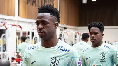 Recebido por Vini Jr, Endrick vive na Sele&ccedil;&atilde;o uma pr&eacute;via de seu futuro
