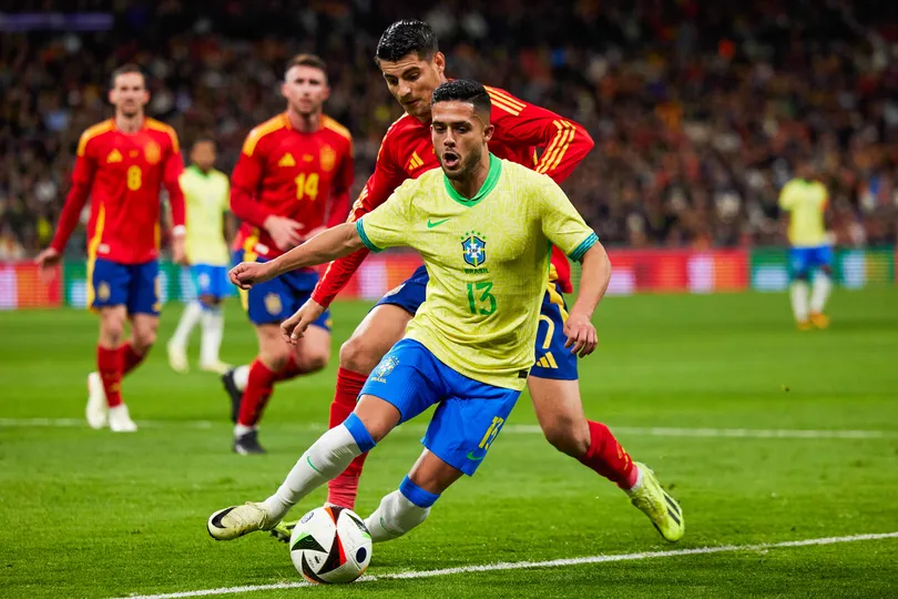 Foto: (IconSport) - Yan Couto pela sele&ccedil;&atilde;o brasileira