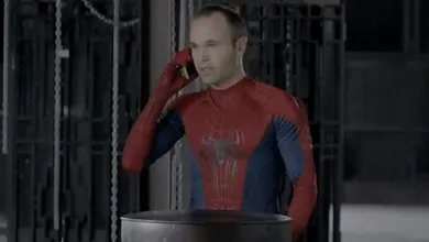 Os goleiros de Real Madrid e Barcelona agora s&atilde;o o homem-aranha