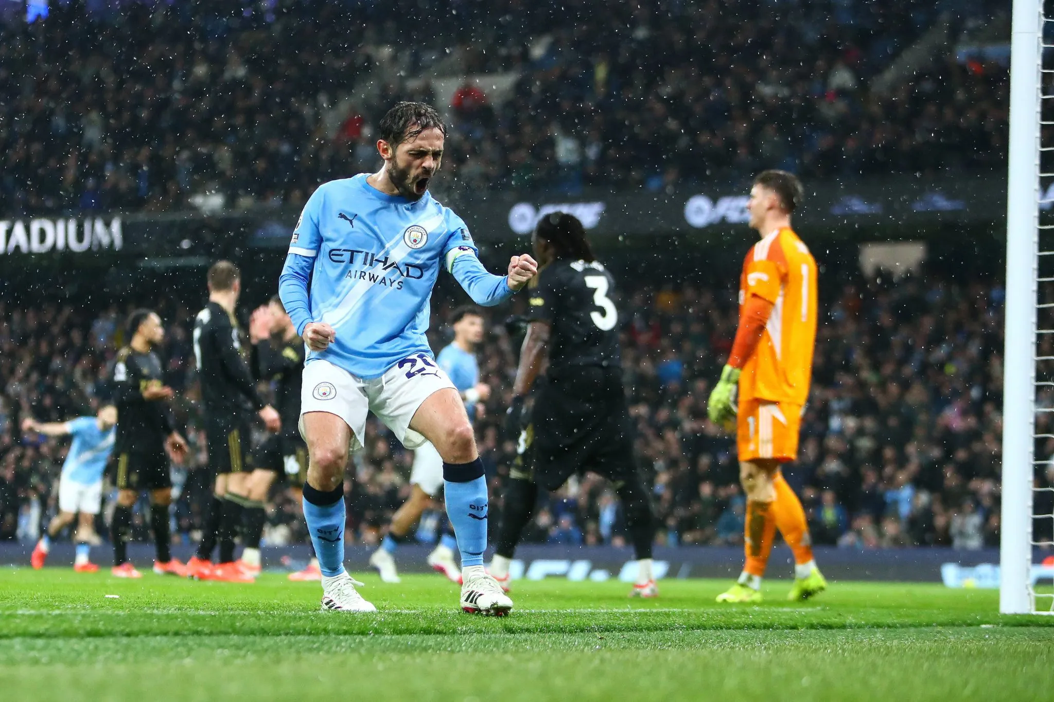 Bernardo Silva celebra gol do Manchester City