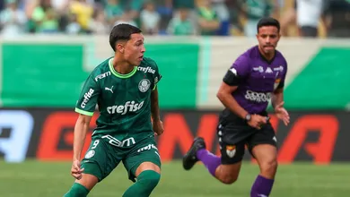 Campo encharcado n&atilde;o atrapalha e Palmeiras mant&eacute;m 100% na Copinha ao vencer o Oeste