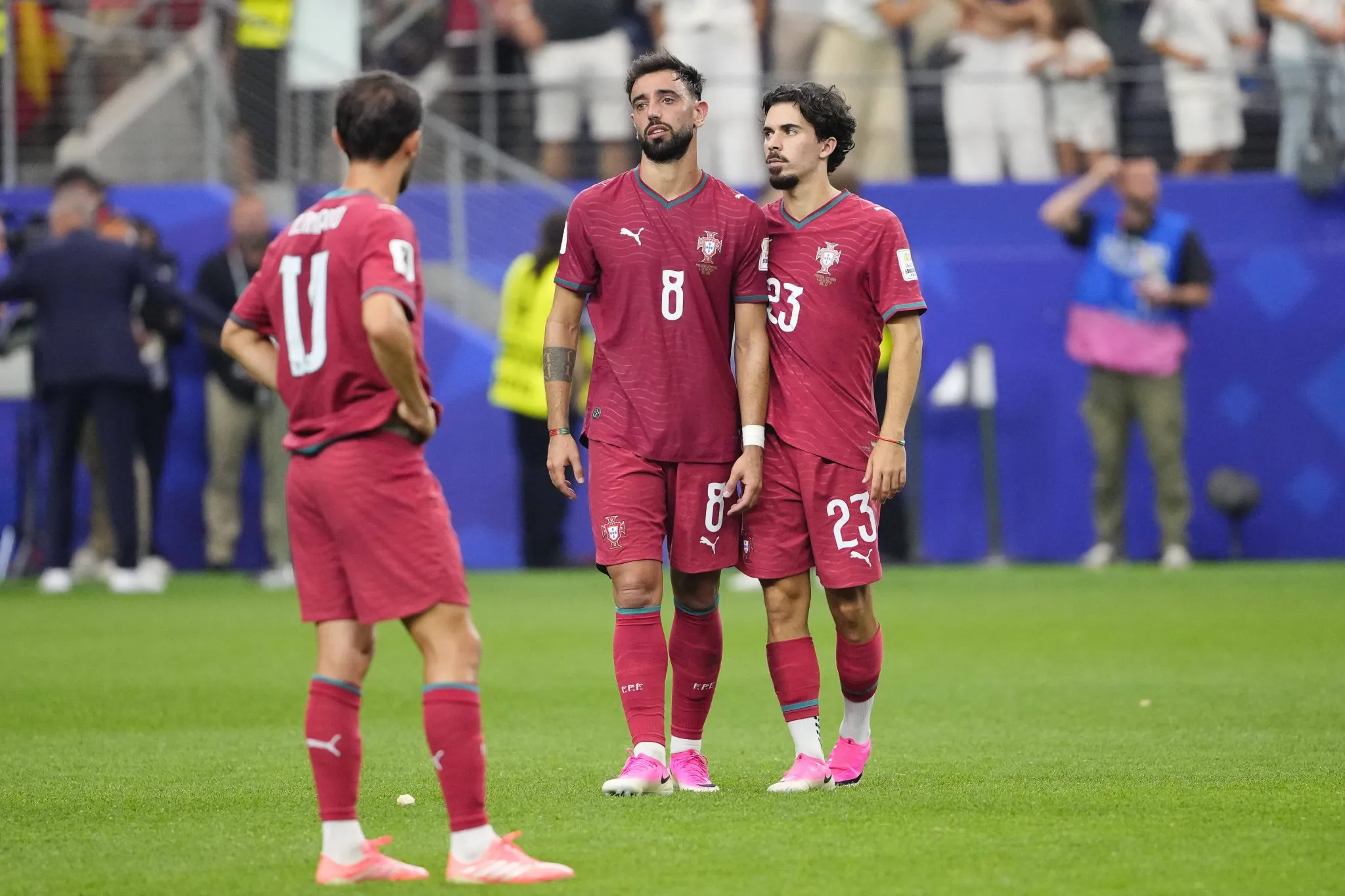 Vitinha e Bruno Fernandes est&atilde;o entre as maiores decep&ccedil;&otilde;es de Portugal na Copa