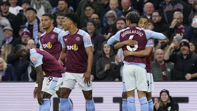 Villa estraga pen&uacute;ltima dan&ccedil;a de Klopp no Liverpool e coloca Tottenham contra parede