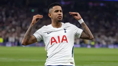 S&aacute;vio marca em estreia, refor&ccedil;os caseiros brilham e Tottenham avan&ccedil;a de fase na Copa da Liga