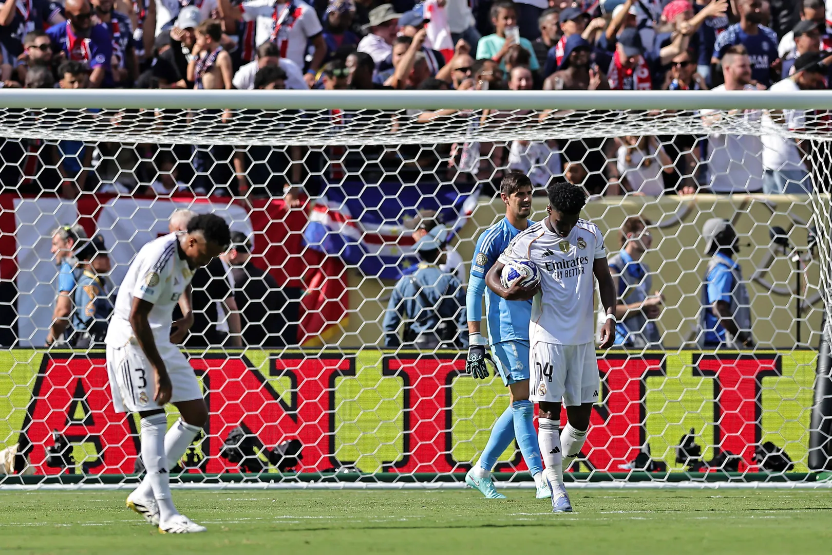 Real foi amassado pelo PSG no MetLife Foto: (Imago)