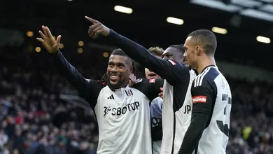 O Fulham n&atilde;o se intimidou com a boa fase do United, fez uma partida&ccedil;a e venceu (com requintes de crueldade)