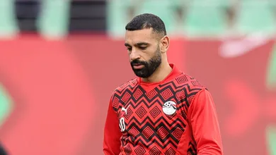 Mesmo discreto, Salah salva o Egito em vit&oacute;ria suada com expuls&atilde;o e pol&ecirc;mica