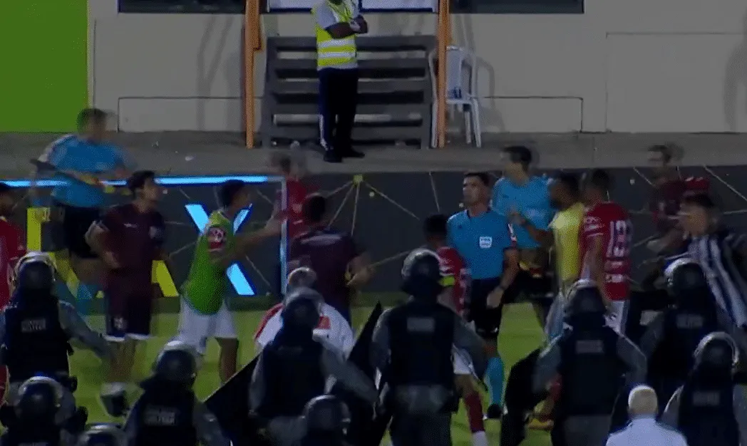 O que vinha sendo uma grande noite de Copa do Brasil terminou em caos no Sergipe 1&times;1 Botafogo