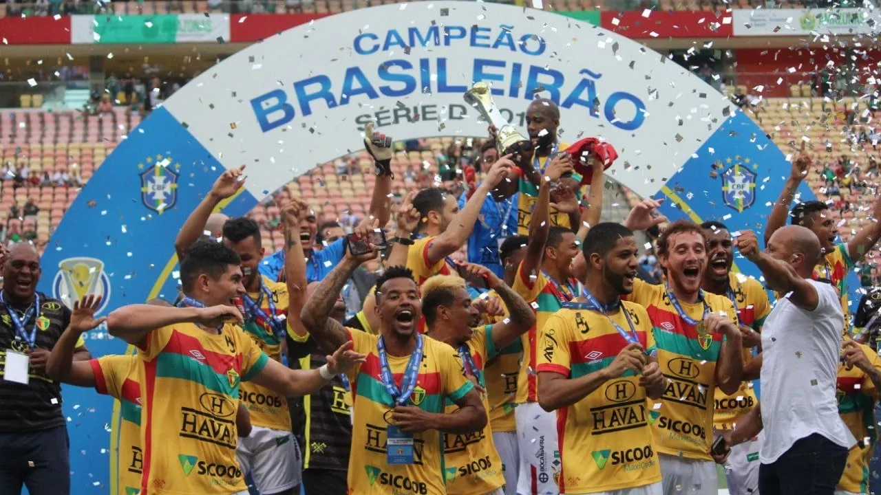 Em uma Arena da Amaz&ocirc;nia lotada, Brusque vence Manaus nos p&ecirc;naltis e &eacute; campe&atilde;o da S&eacute;rie D