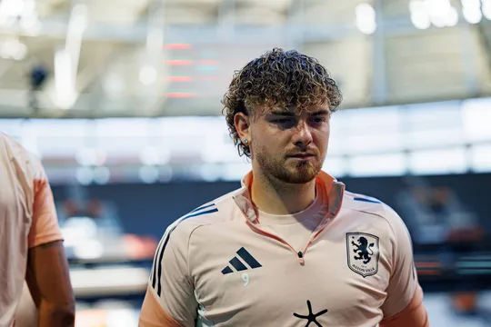 &lsquo;N&atilde;o desejo isso a outro jogador&rsquo;: Elliott desabafa em retorno ao Liverpool