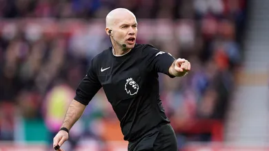 Premier League cruza os bra&ccedil;os para arbitragem tr&aacute;gica e Forest se sente (mais uma vez) prejudicado