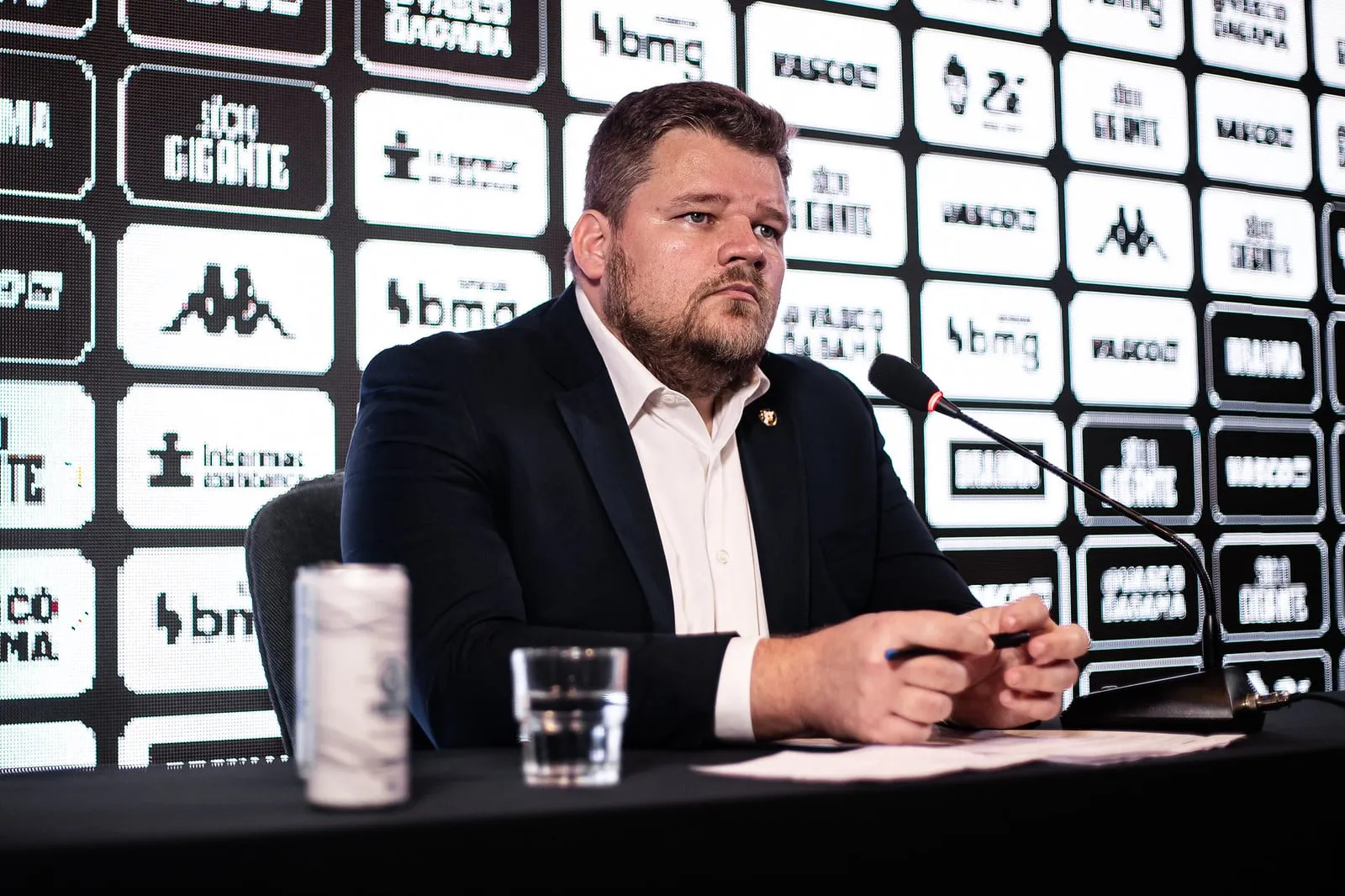 CEO do Vasco explica sa&iacute;da de Alexandre Mattos e exp&otilde;e problemas no clube
