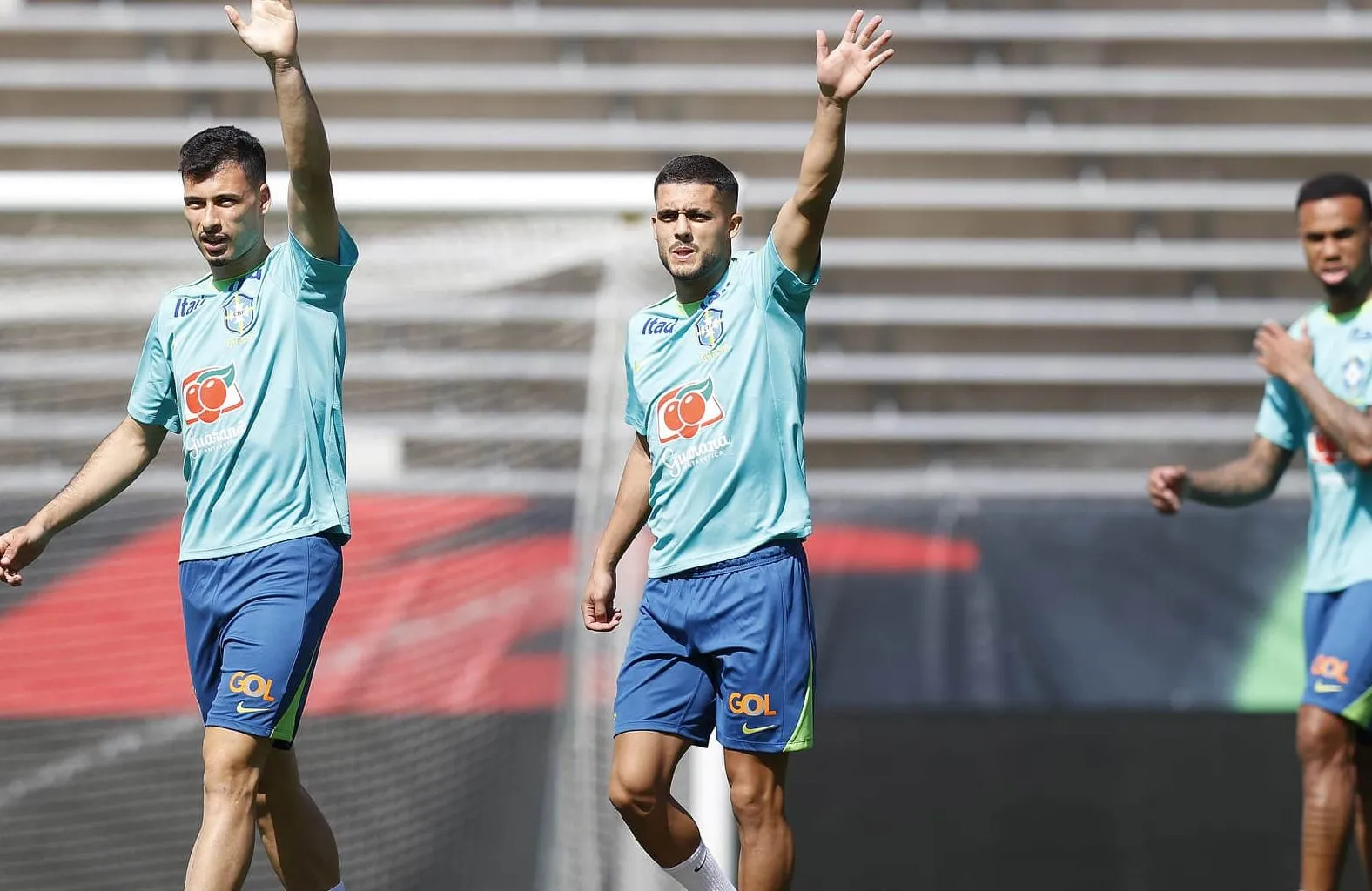 Fora dos planos, brasileiro observado por Dorival &eacute; vendido pelo Manchester City
