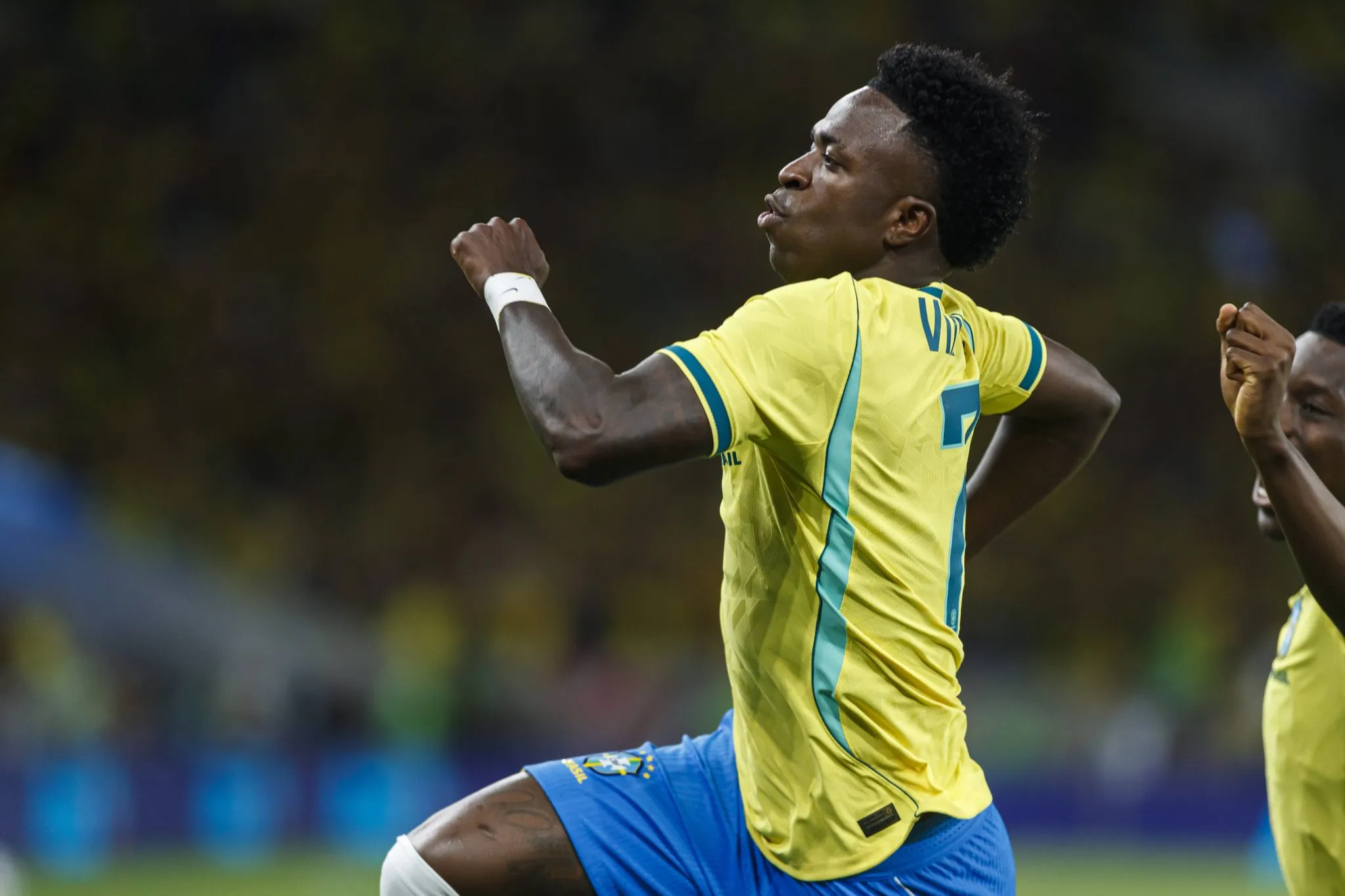 Vin&iacute;cius J&uacute;nior comemora gol pela sele&ccedil;&atilde;o brasileira