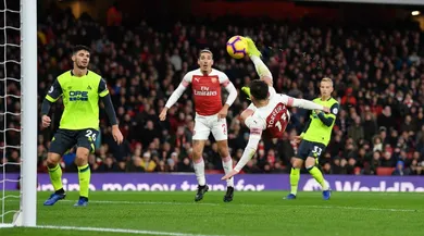 Torreira continua encantando e um lindo voleio desafogou o Arsenal rumo &agrave; vit&oacute;ria