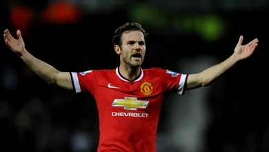 Mata saiu do banco para garantir a vit&oacute;ria do United e provar seu valor a Van Gaal