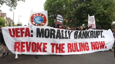 Uefa pode flexibilizar regra que prejudicou Crystal Palace antes de sa&iacute;da de Textor; entenda