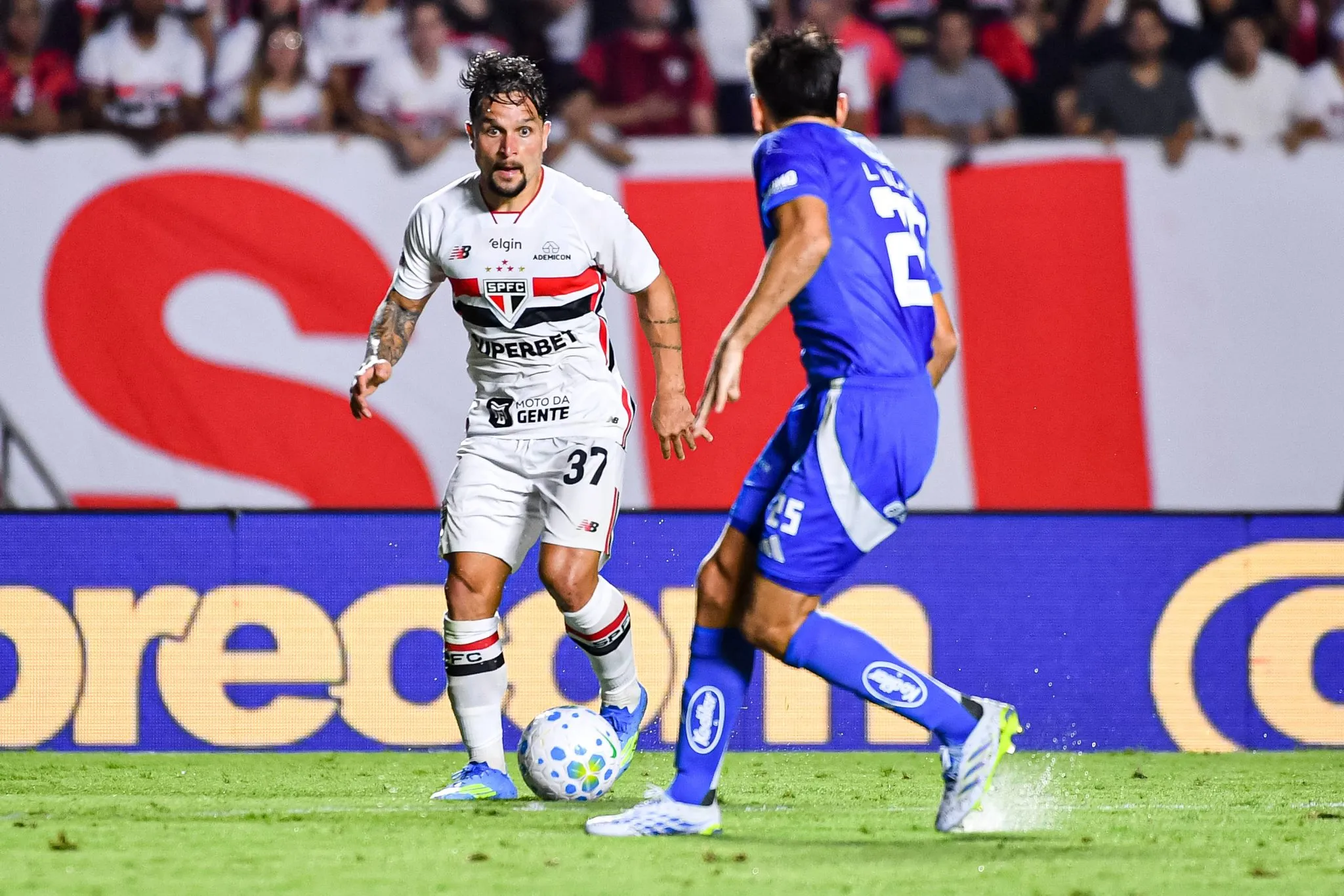 Artur estreou contra o S&atilde;o Paulo diante do Cruzeiro 