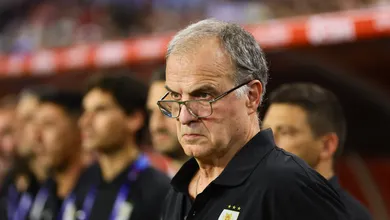Em coletiva explosiva, Bielsa detona organiza&ccedil;&atilde;o da Copa Am&eacute;rica, questiona amea&ccedil;as e ironiza EUA