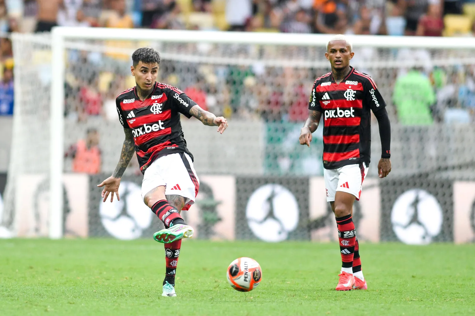 Pulgar &eacute; titular absoluto do time de Filipe Lu&iacute;s (Foto: Imago)