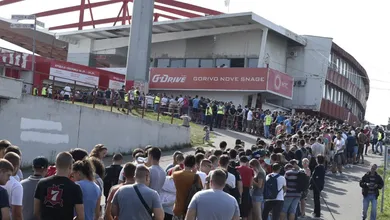 Os 26 anos de espera fizeram torcedores Estrela Vermelha esgotarem ingressos da Champions