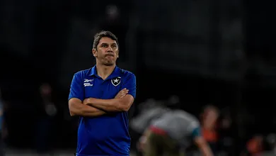 Enquanto avalia trabalho de L&uacute;cio Fl&aacute;vio, Botafogo aciona &lsquo;protocolo Atibaia&rsquo; contra a crise