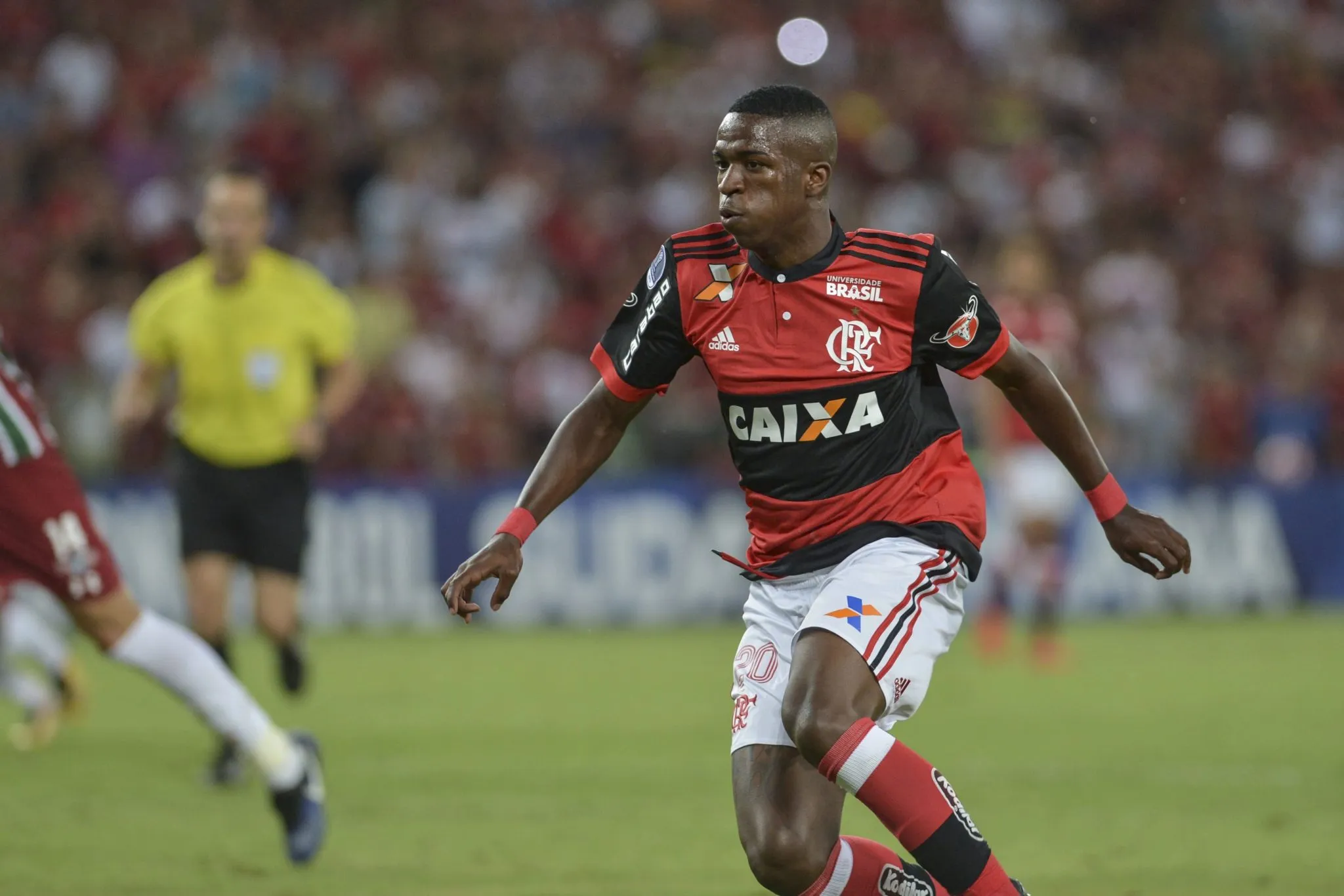 Vinicius Jr. com a camisa do Flamengo (Foto: Imago/Depositphotos)