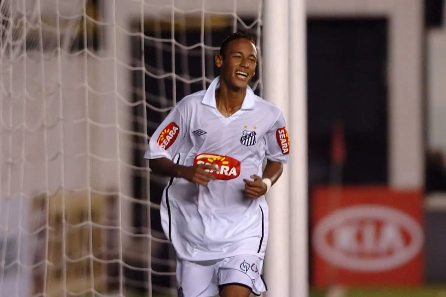 Neymar em a&ccedil;&atilde;o contra o Guarani em 2010