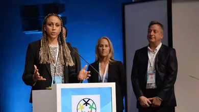 Em meio a uma crise e ren&uacute;ncia, medalhista ol&iacute;mpica &eacute; nomeada presidente interina da Canada Soccer
