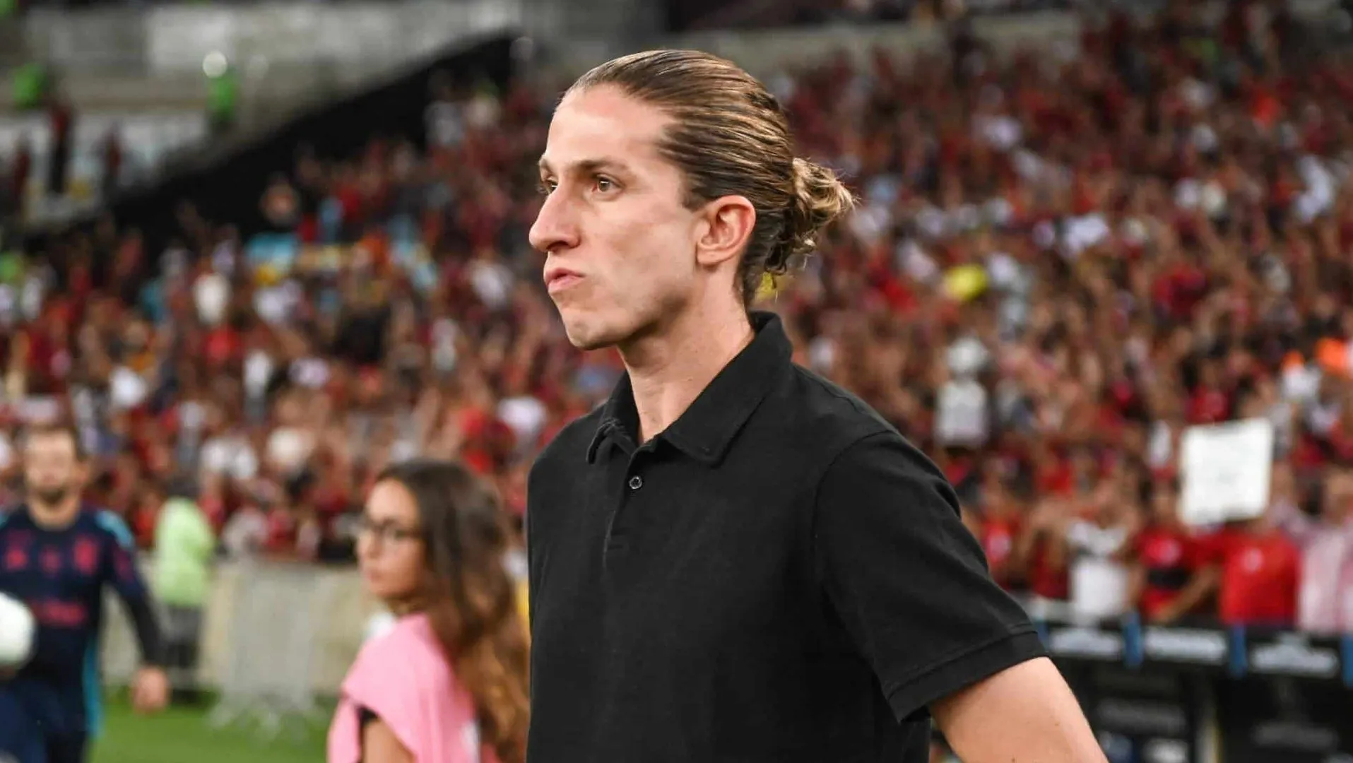 Filipe Lu&iacute;s vira manchete na Espanha ap&oacute;s goleada do Flamengo: &lsquo;Ecoou a ret&oacute;rica de Simeone&rsquo;