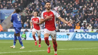 Queridinho de Arteta decide contra o Leicester e mant&eacute;m Arsenal na cola do Liverpool