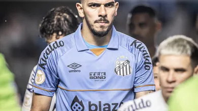 Continuidade de Jo&atilde;o Paulo no Santos d&aacute; seguran&ccedil;a para o time em temporada complicada