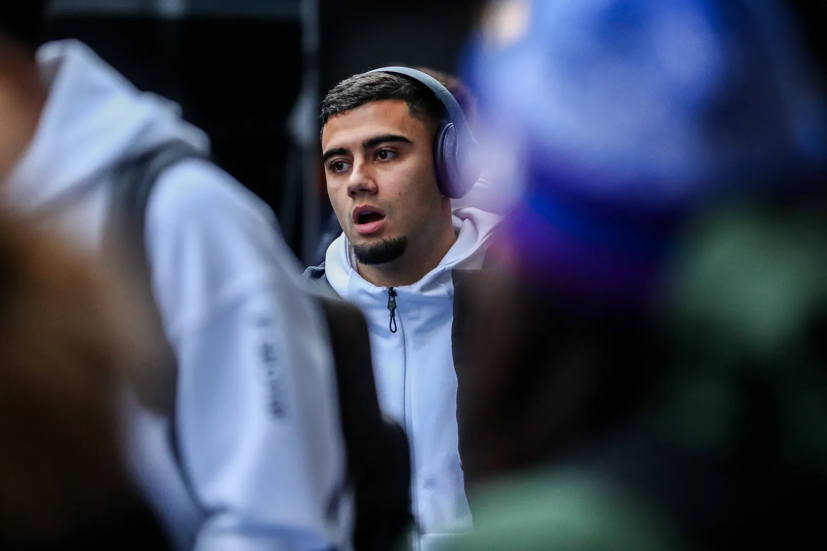 Andreas Pereira chega a Stamford Bridge para jogo do Fulham contra o Chelsea