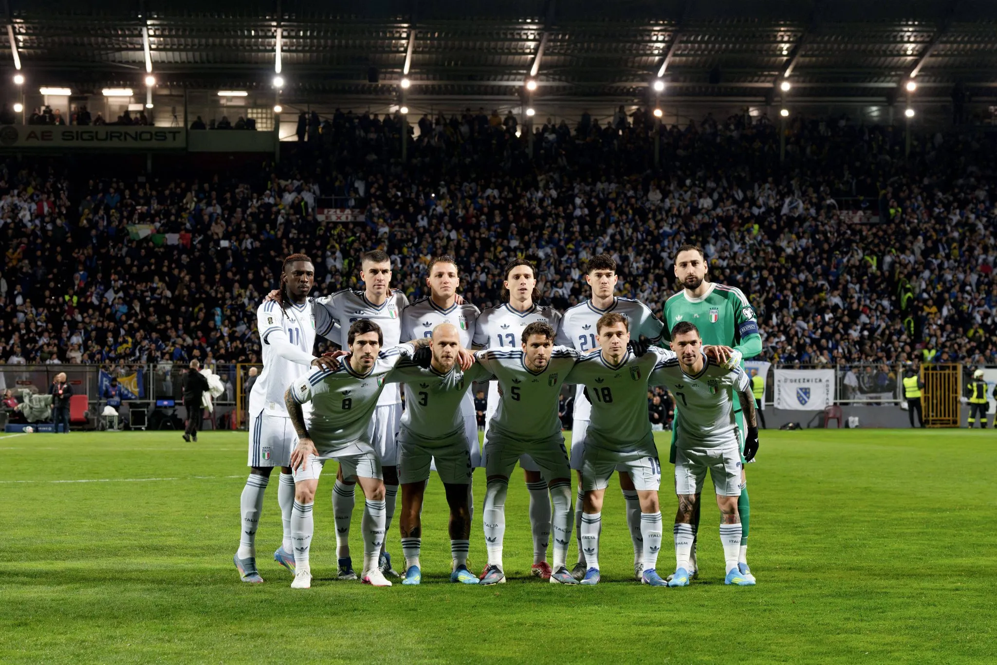 Sele&ccedil;&atilde;o italiana perfilada antes de jogo contra a B&oacute;snia e Herzegovina