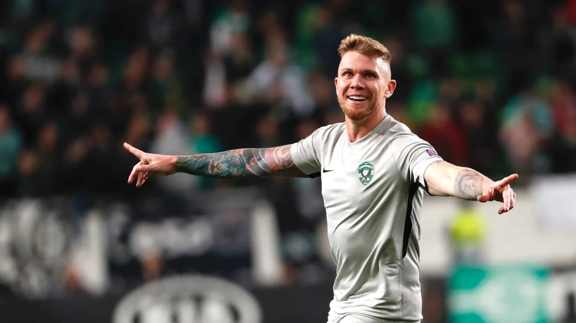 Rafael Forster marcou um gola&ccedil;o de falta na Liga Europa que o narrador at&eacute; comparou com Roberto Carlos