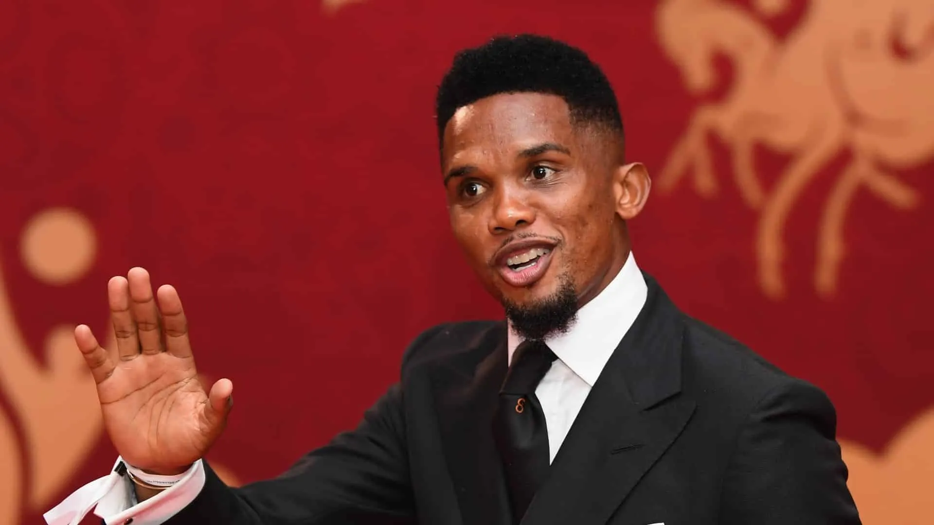 Eto&rsquo;o elogia Guardiola e Mourinho, mas elege Aragon&eacute;s como o melhor treinador que teve