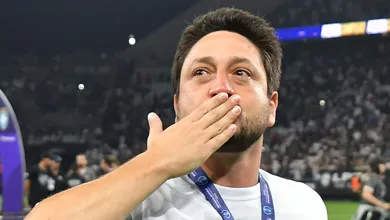 Arthur Elias ativa nostalgia em &uacute;ltima Libertadores pelo Corinthians e projeta transi&ccedil;&atilde;o de comando