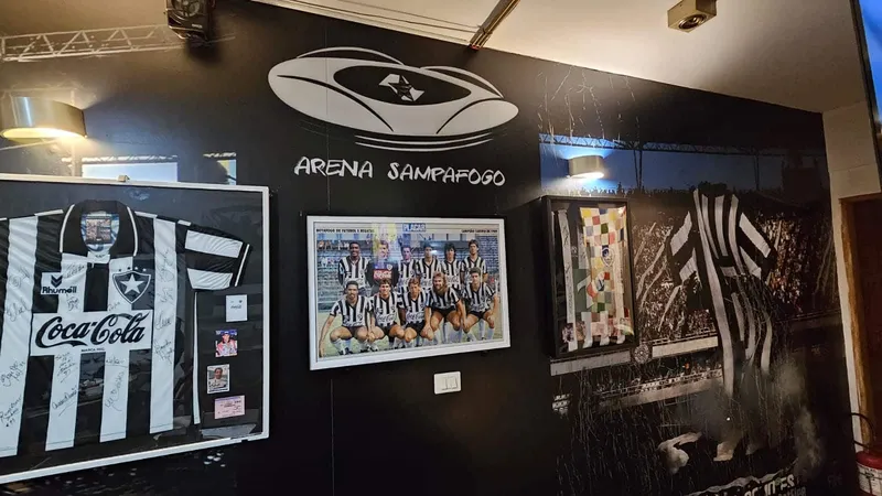 Detalhes da "Arena Sampafogo", como ficou conhecido o segundo andar do bar 