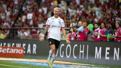 Arrascaeta, leve e sutil, flutua num Maracan&atilde; de outros tempos