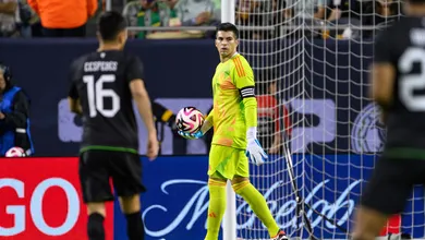 Inova&ccedil;&atilde;o (ou bizarrice) na Copa Am&eacute;rica: goleiro do M&eacute;xico ganha luva incomum