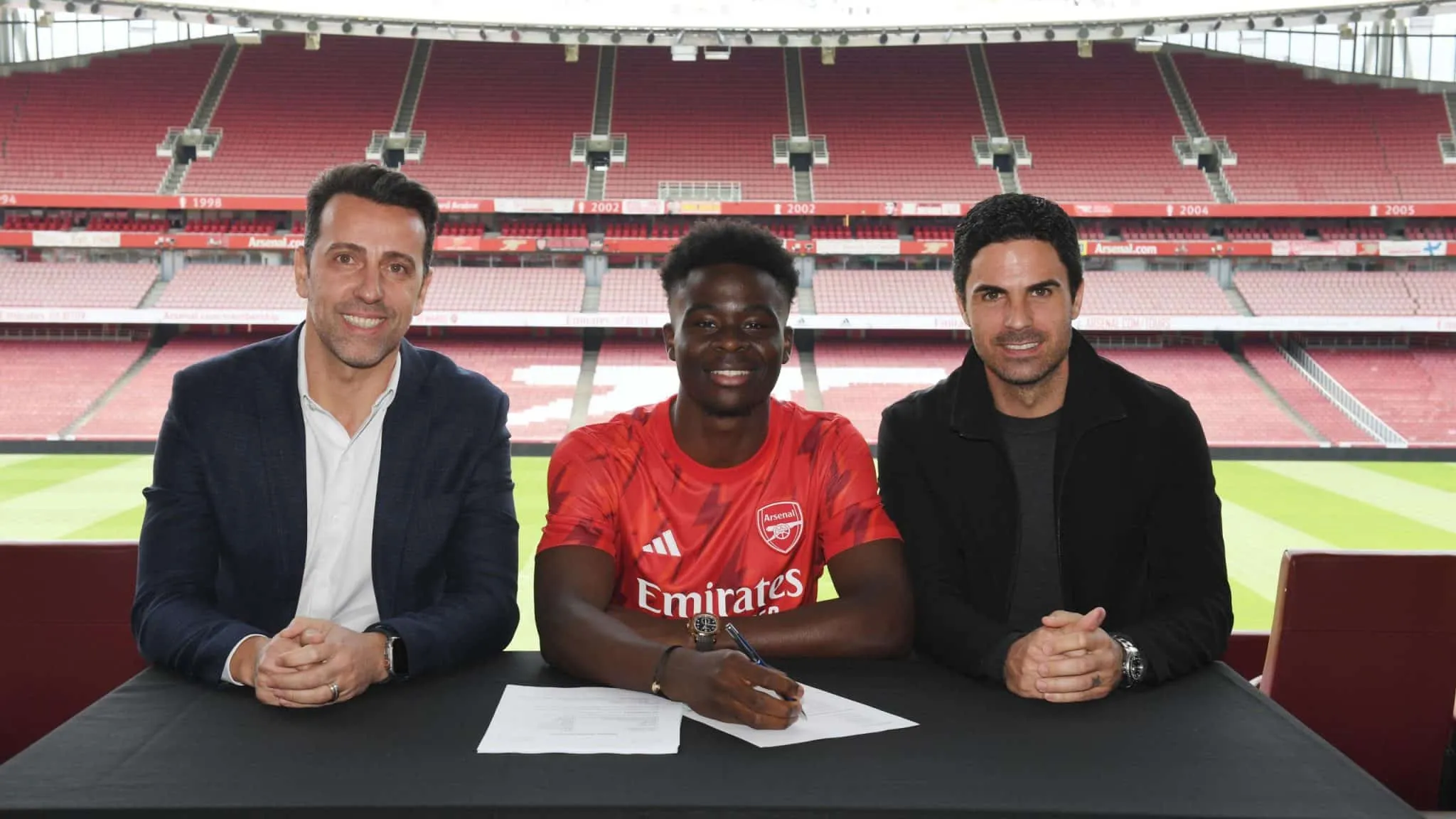Uma &oacute;tima not&iacute;cia para o Arsenal: Bukayo Saka renova at&eacute; 2027