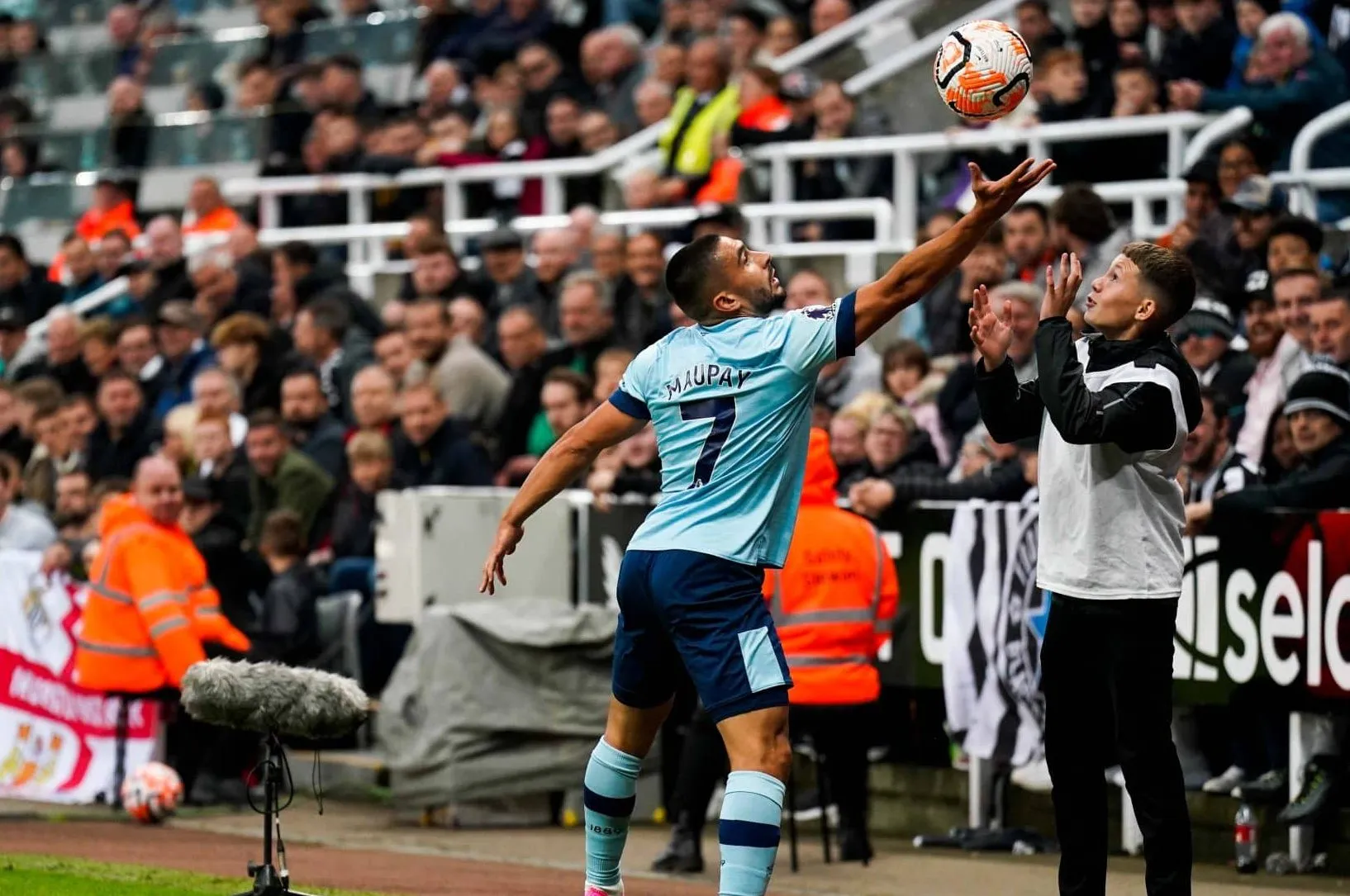 Premier League pode ter criado solu&ccedil;&atilde;o para evitar cera dos gandulas