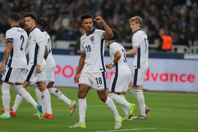 Watkins celebra primeiro gol da sele&ccedil;&atilde;o inglesa contra Gr&eacute;cia