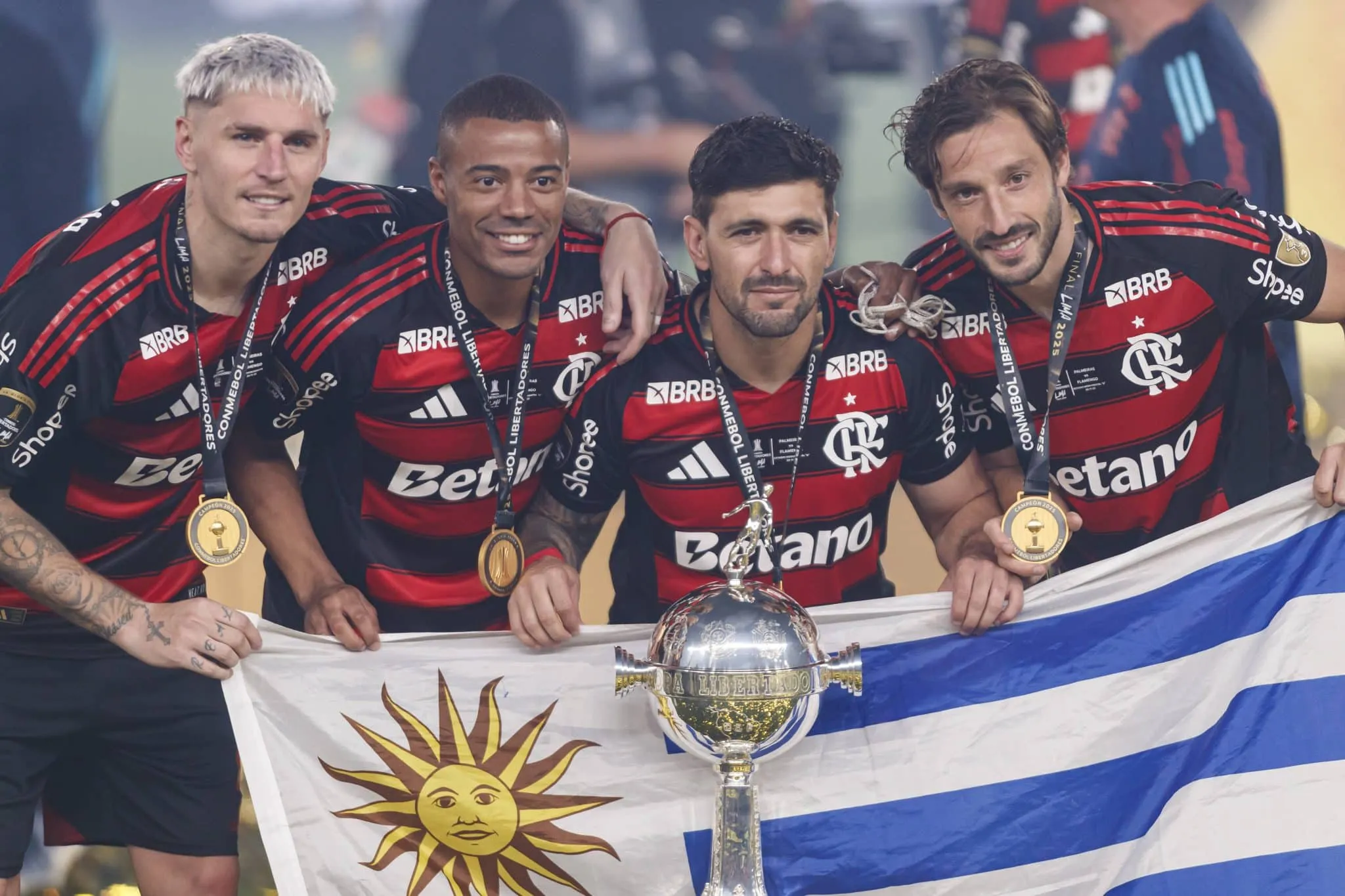 &lsquo;Recorde de lendas&rsquo;: Imprensa internacional destaca gringos do Flamengo ap&oacute;s tetra
