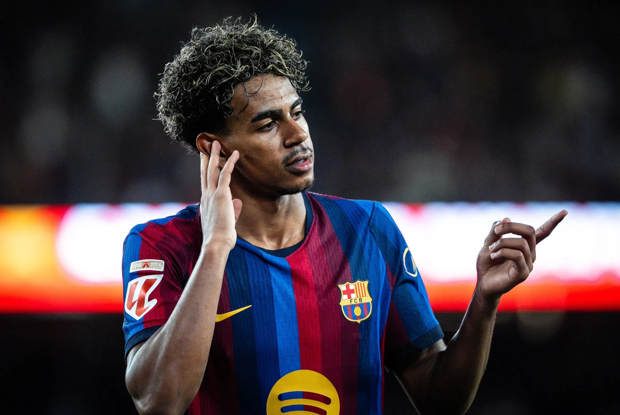 Lamine Yamal comemora gol do Barcelona