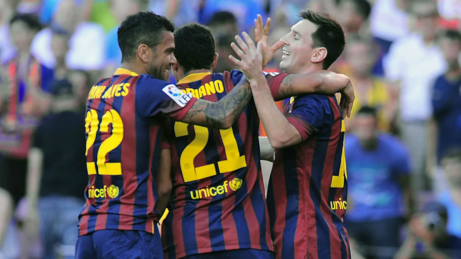 Leve, Messi participa menos e decide mais para o Barcelona