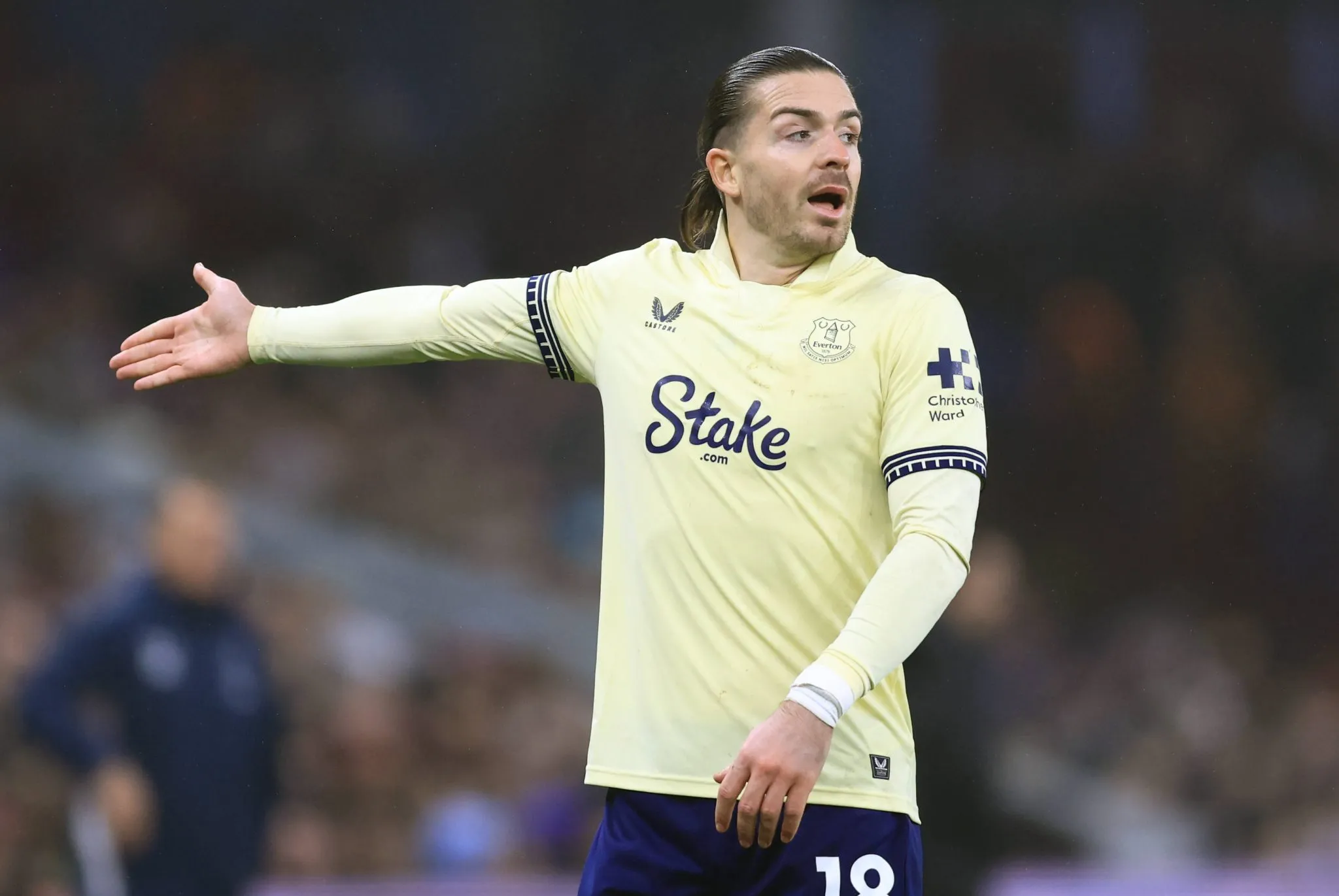 Jack Grealish em jogo do Everton