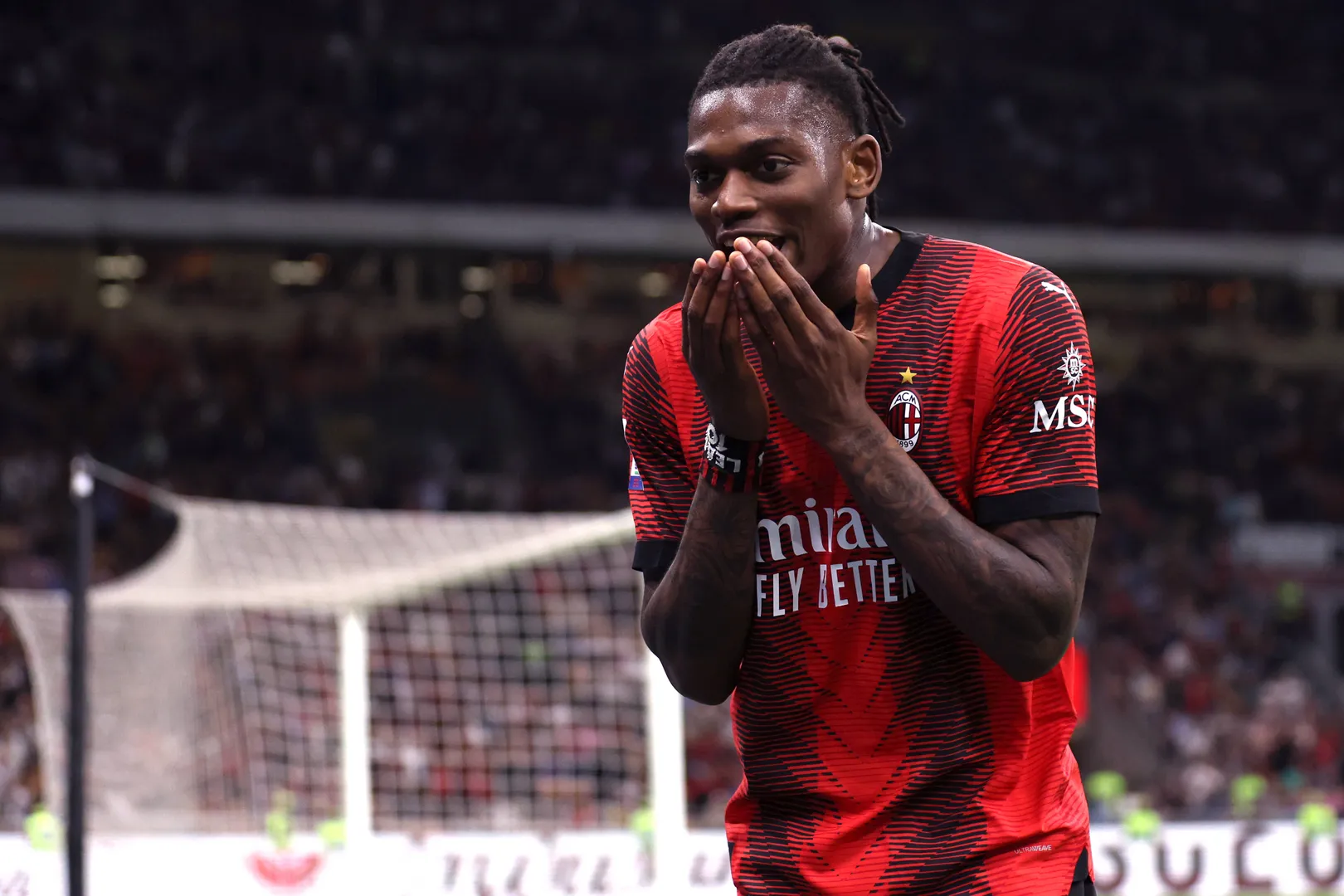 Rafael Le&atilde;o &eacute; o principal astro do Milan (Foto: IMAGO / Marco Canoniero)